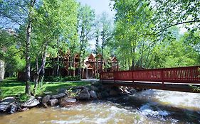 Streamside On Fall River